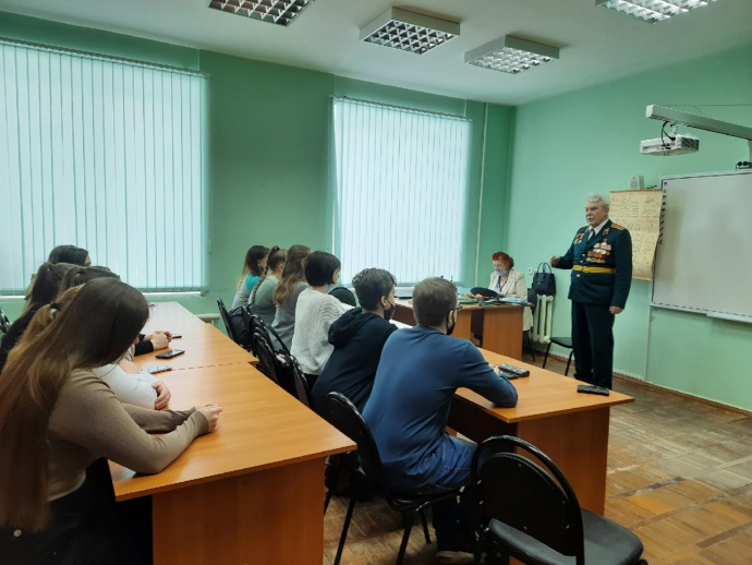 "Женщины на войне" Встреча с ветераном Л.Л.Труниным "Женщины на войне" Встреча с ветераном Л.Л.Труниным